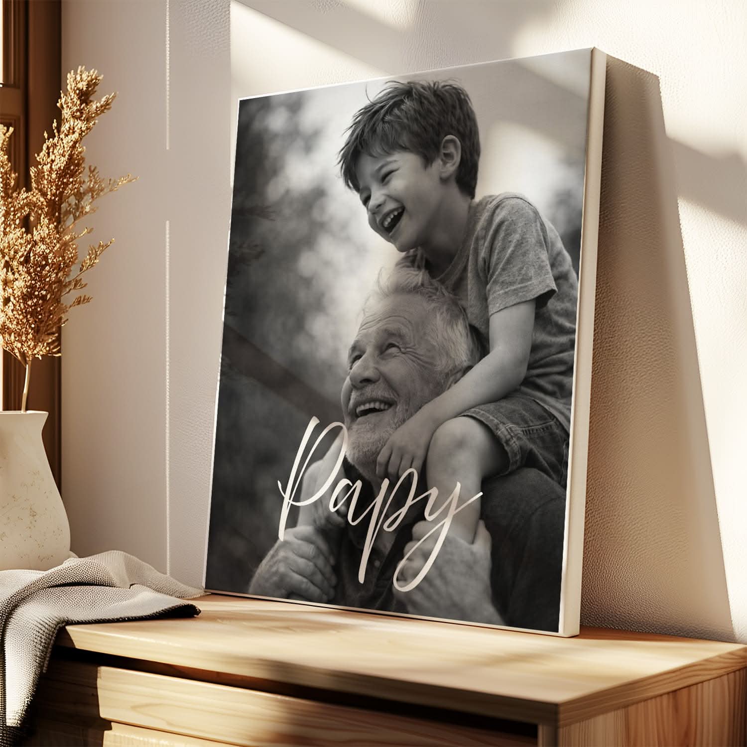Toile Papi Personnalisée Noir &amp; Blanc – Prénom en Signature – Cadeau Grand-Père Élégant